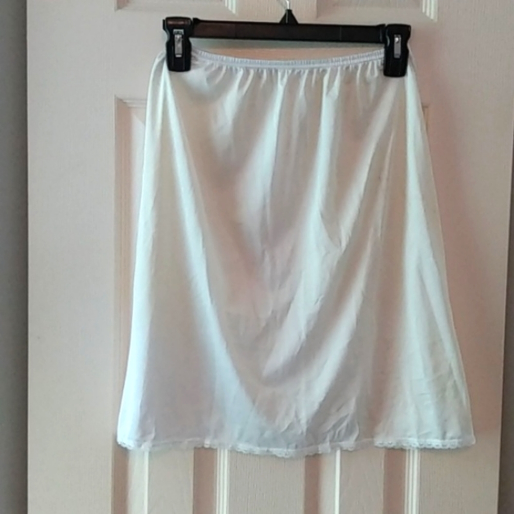 Vassarette | Half Slip Lace Trim Size Small Style # 11-122